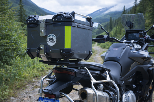 Baúl Trasero de Aluminio 45L para Moto Trail & Adventure – Base Universal – Resistente al Agua