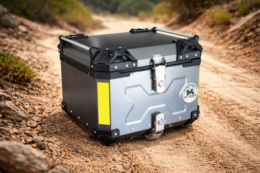 Baúl Trasero de Aluminio 55L para Moto Trail & Adventure – Base Universal – Resistente al Agua