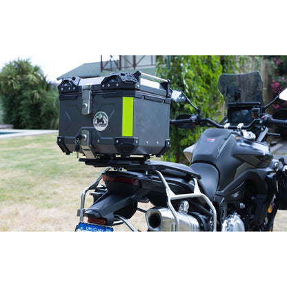 Baúl Trasero de Aluminio 45L para Moto Trail & Adventure – Base Universal – Resistente al Agua