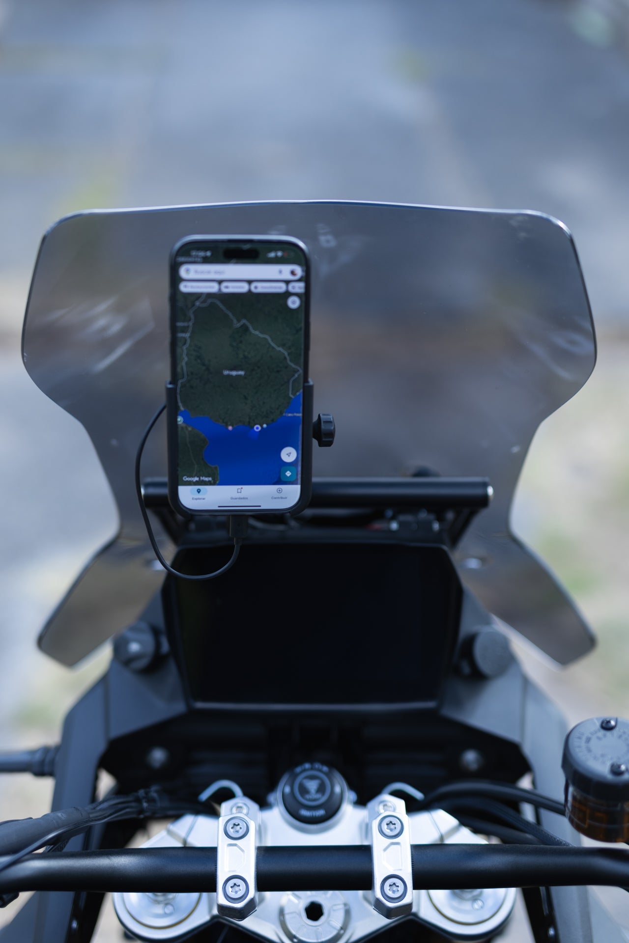 Soporte Celular Moto Aluminio Tipo RAM con Cargador USB – Manillar 22 a 32 mm