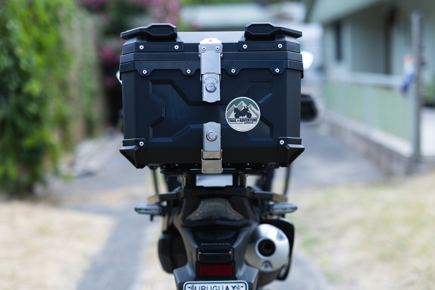 Baúl Trasero 45L para Moto Trail & Adventure – Base Universal – Doble Cerradura